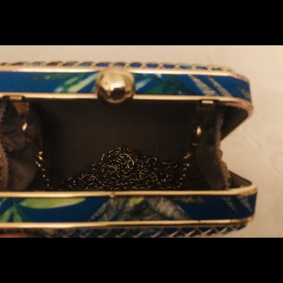 Final Sale — Tropical Flower Clutch - Picture 4 of 5